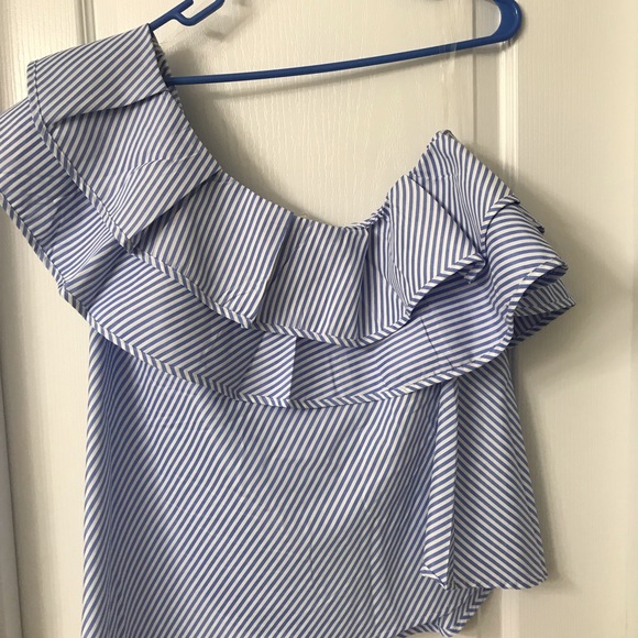 One shoulder Ruffle Top - Picture 4 of 5